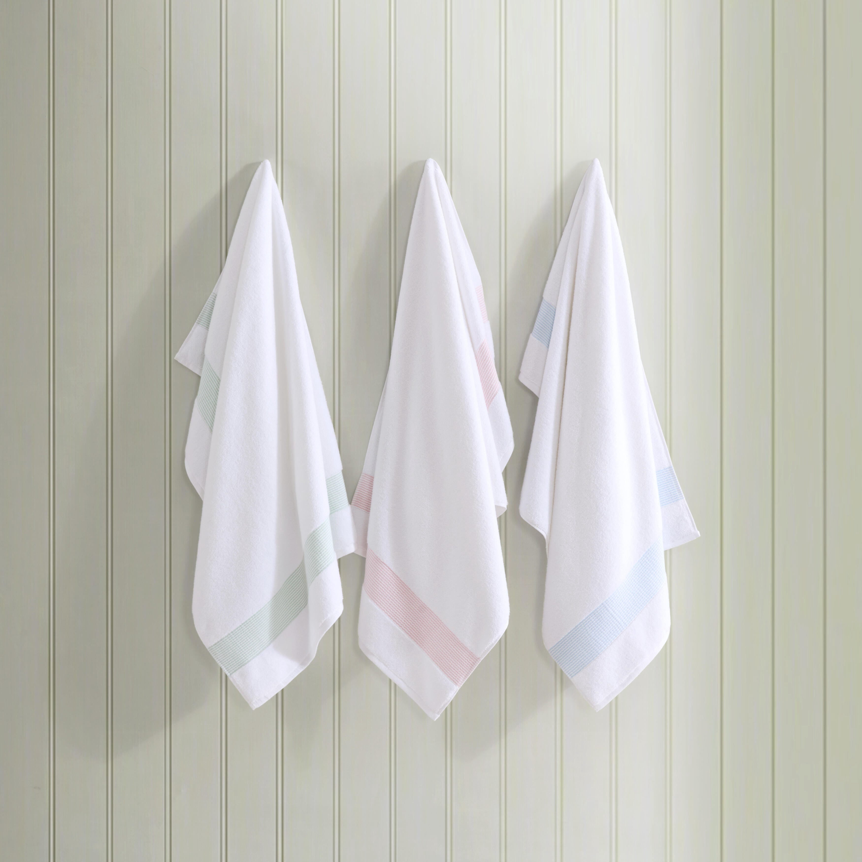 Martha Everyday Wavy Tide 2-Piece White /Sage Solid Zero Twist Cotton Bath Towel Set