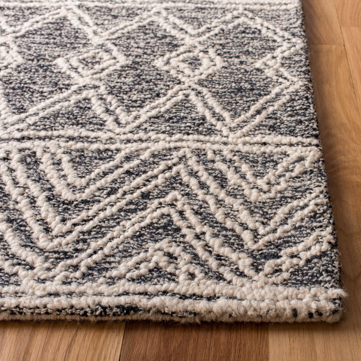 SAFAVIEH Micro-Loop Brayden Geometric Area Rug, Ivory/Black, 3' x 5'
