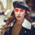 thumbnail image 4 of 1 pieza de gafas de sol sin marco con bordes gruesos y forma de corazón ondulado., 4 of 6