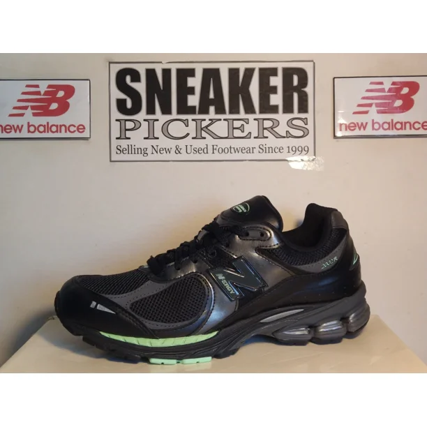 New Balance Classic Running - M2002RLD - Black / Green - Size 8.5 D / Womens: 10