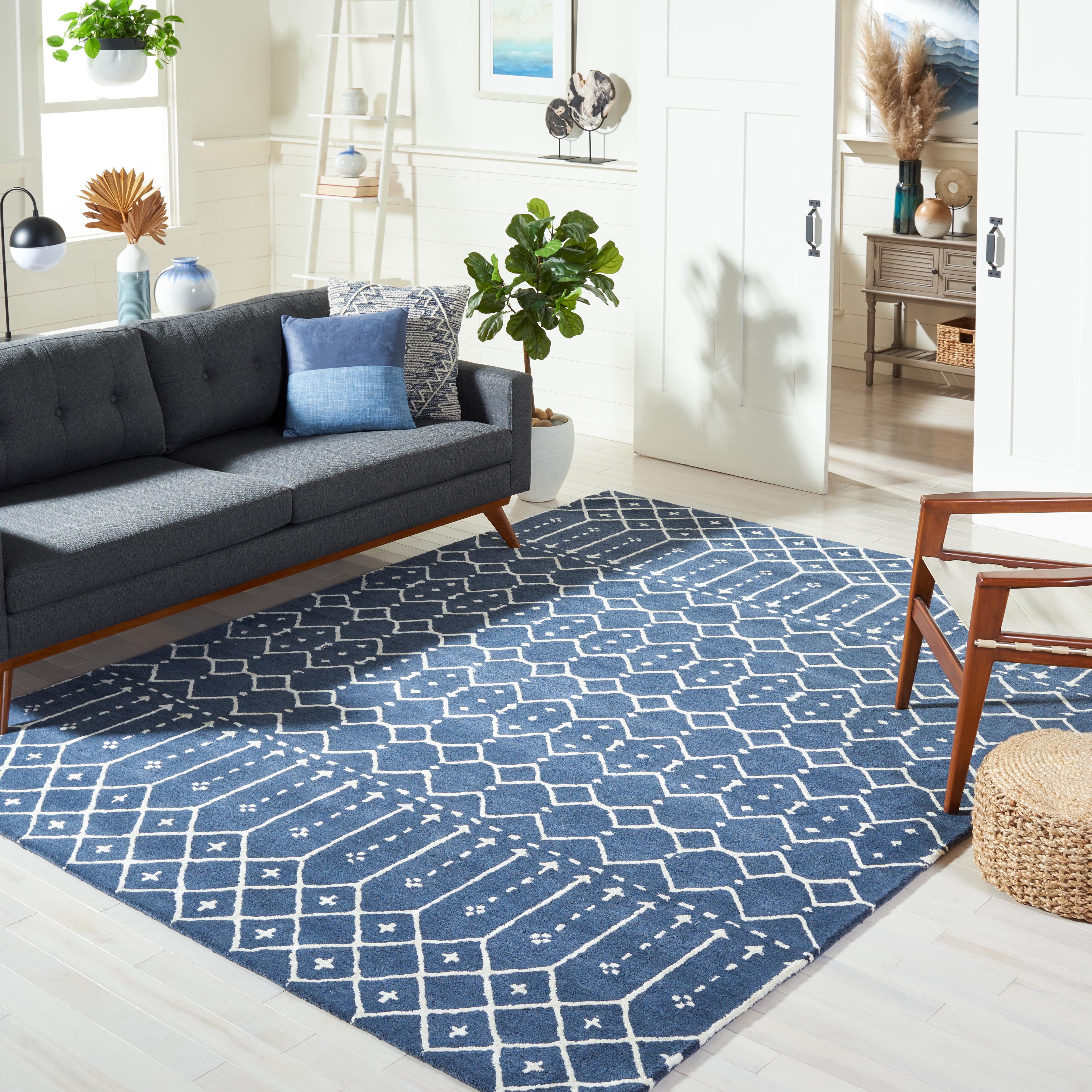 SAFAVIEH Himalaya Darin Geometric Wool Area Rug, Navy/Ivory, 8' x 10'