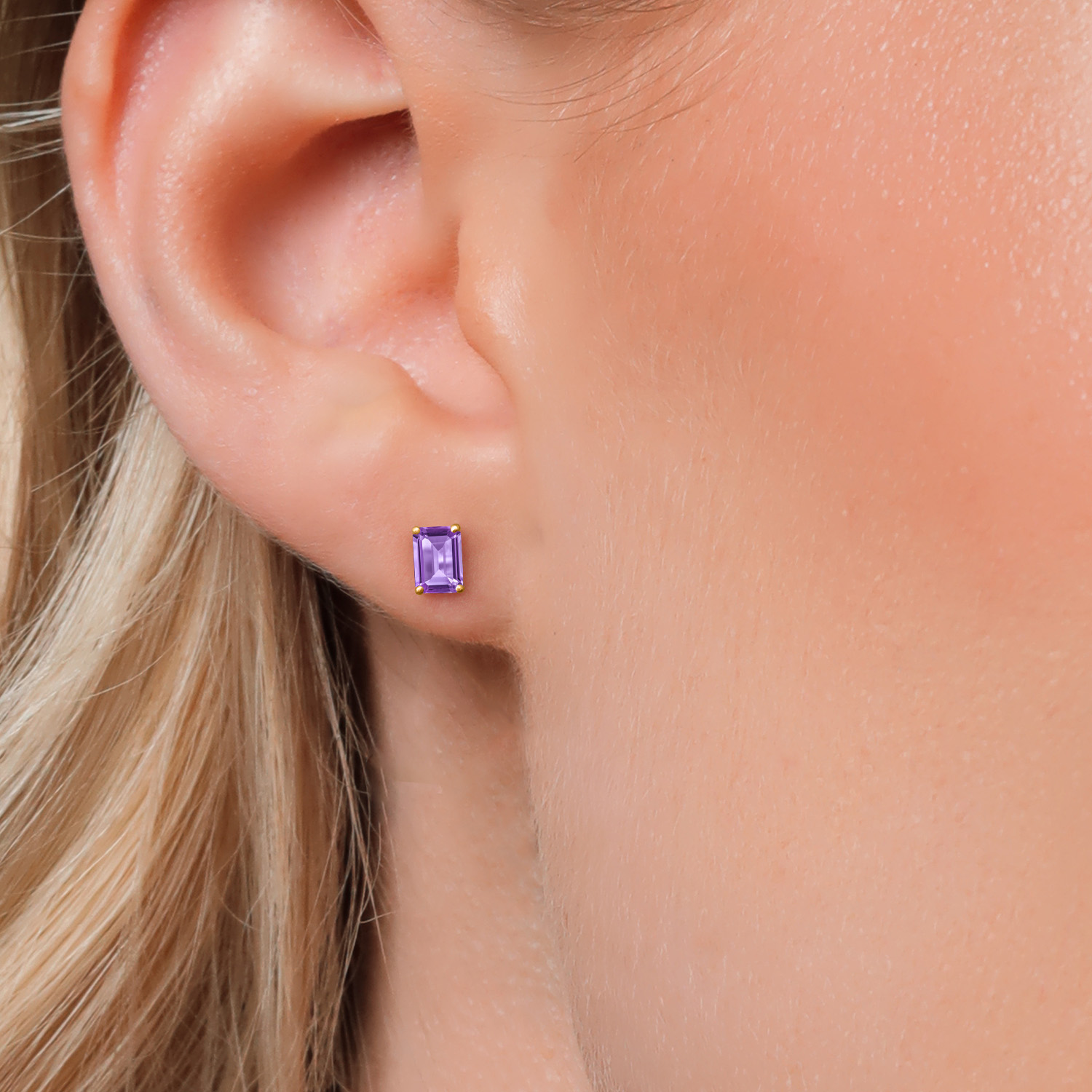 Gem Stone King 14K Yellow Gold Purple Amethyst Stud Basket Setting Earrings for Women Men | 1.04 Cttw | Gemstone February Birthstone | Emerald Cut 6X4MM | Double Notch | Gold Earrings for Women Men