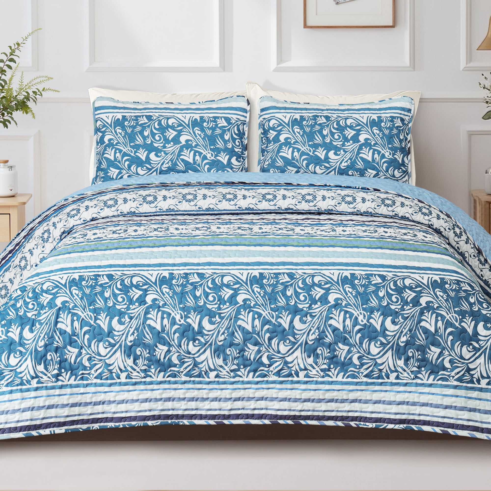 Exclusivo Mezcla Reversible Boho Quilt Set King Size, 3 Pieces Bohemian Striped Blue All Season Bedspreads, Ultra Soft Floral Coverlet Bedding Set with Printed Pattern (1 Quilt, 2 Pillow Shams)