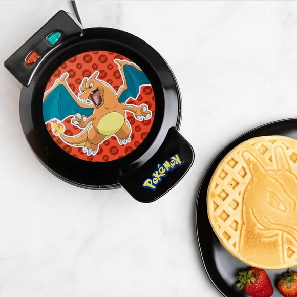 Uncanny Brands Pokmon Charizard Gaufrier - Faire Gaufres Charizard Prime - Appareil de Cuisine