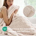 thumbnail image 4 of Manta Bedsure de forro polar beige claro para sofá, 230 x 230 cm, 4 of 6