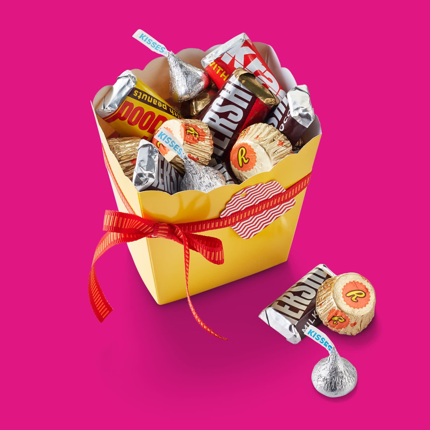 Hershey's and Reese's Assorted Chocolate Flavored Candy, Party Pack 35 oz