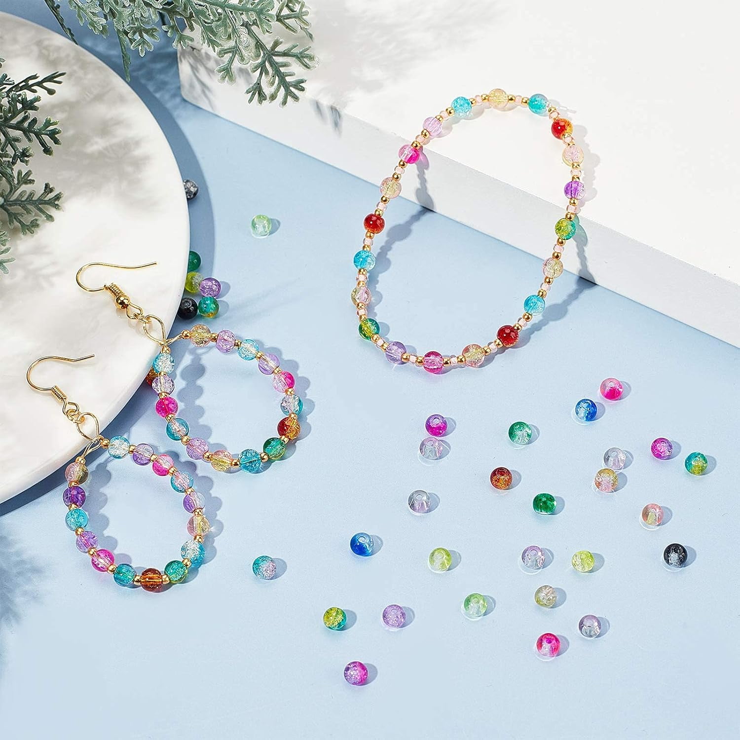 18 Color 4mm Round Glass Beads Round Beads with Scissors Elastic Thread and Beading Needles for Beading Friendship Bracelet Jewelry Making Christmas Tree Ornament