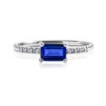 thumbnail image 1 of JeenMata Anillo de Compromiso Solitario con Zafiro Azul de Talla Esmeralda (Piedra Natal de Septiembre) en Oro Blanco de 18 K sobre Plata, 1 of 6