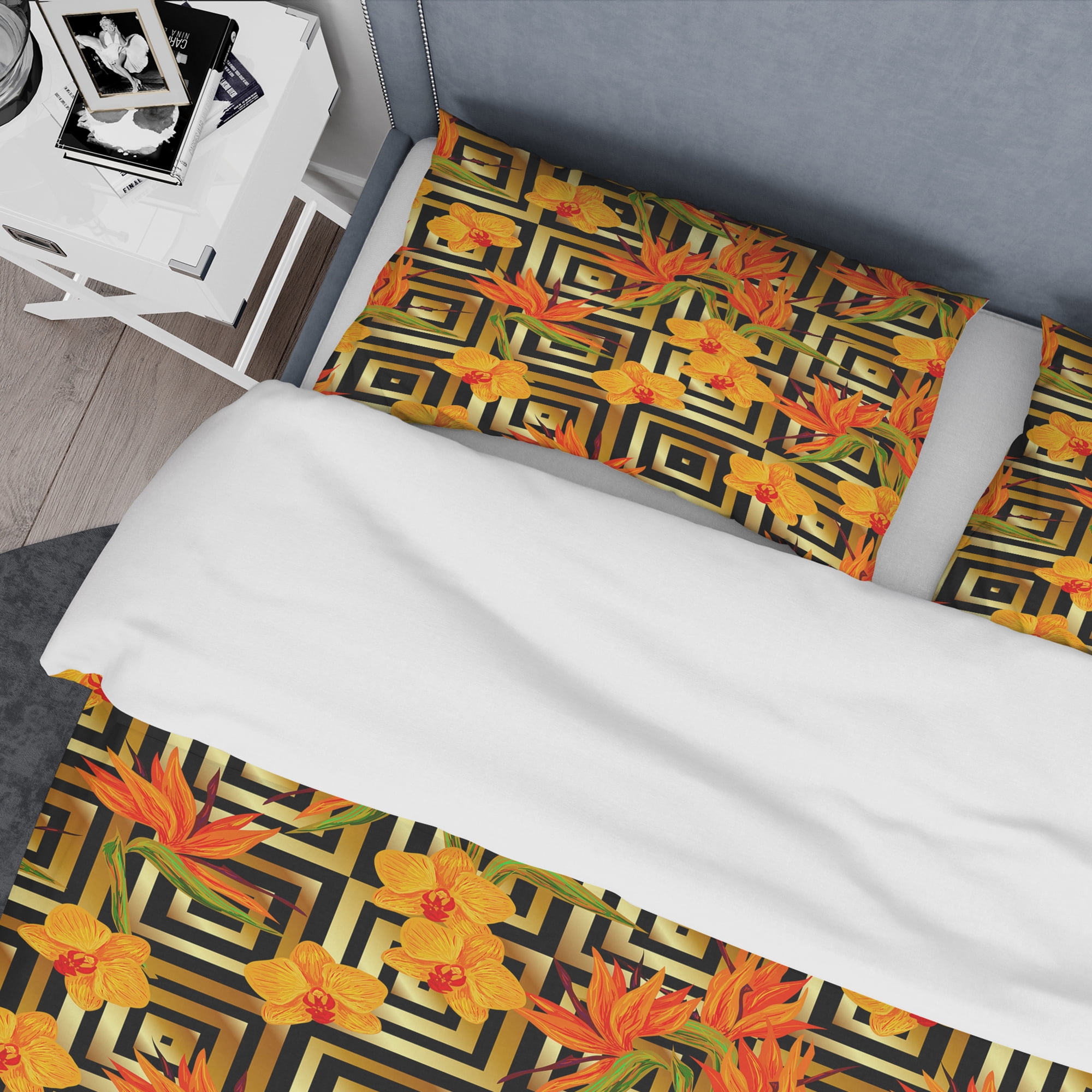 Designart 'Tropical Gold Luxury Pattern III' Mid-Century Modern Duvet Cover Set