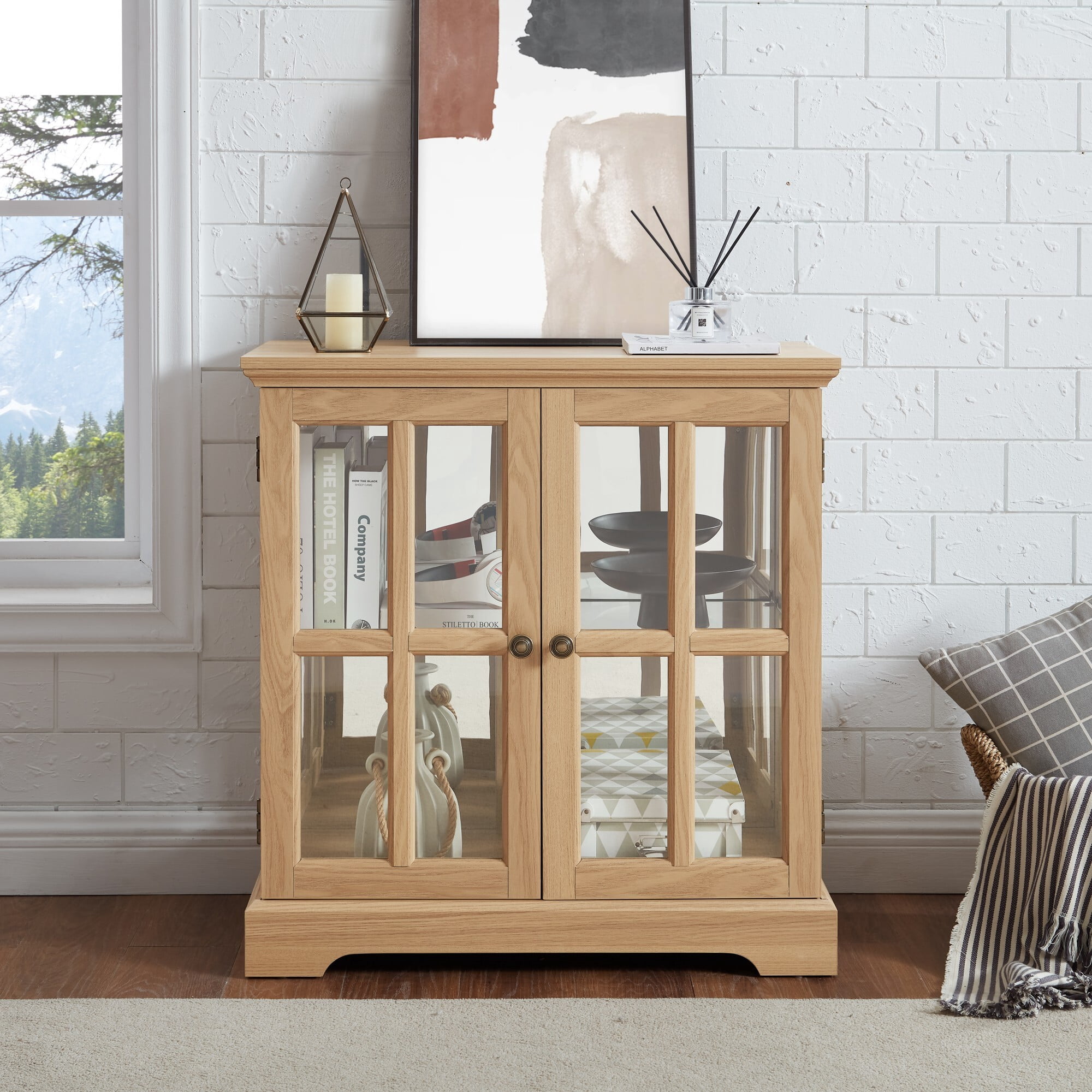 AENKYO Retro LED Glass Display Cabinet with Adjustable Shelf, Vintage Style Curio Showcase for Home, Light Oak