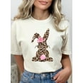 thumbnail image 1 of Camiseta con estampado floral y de conejito de Pascua para mujer. Cuello redondo informal, manga corta, mezcla modal, lavable a máquina. Ideal para primavera, verano y otoño. Para adultos, hombres y m, 1 of 6