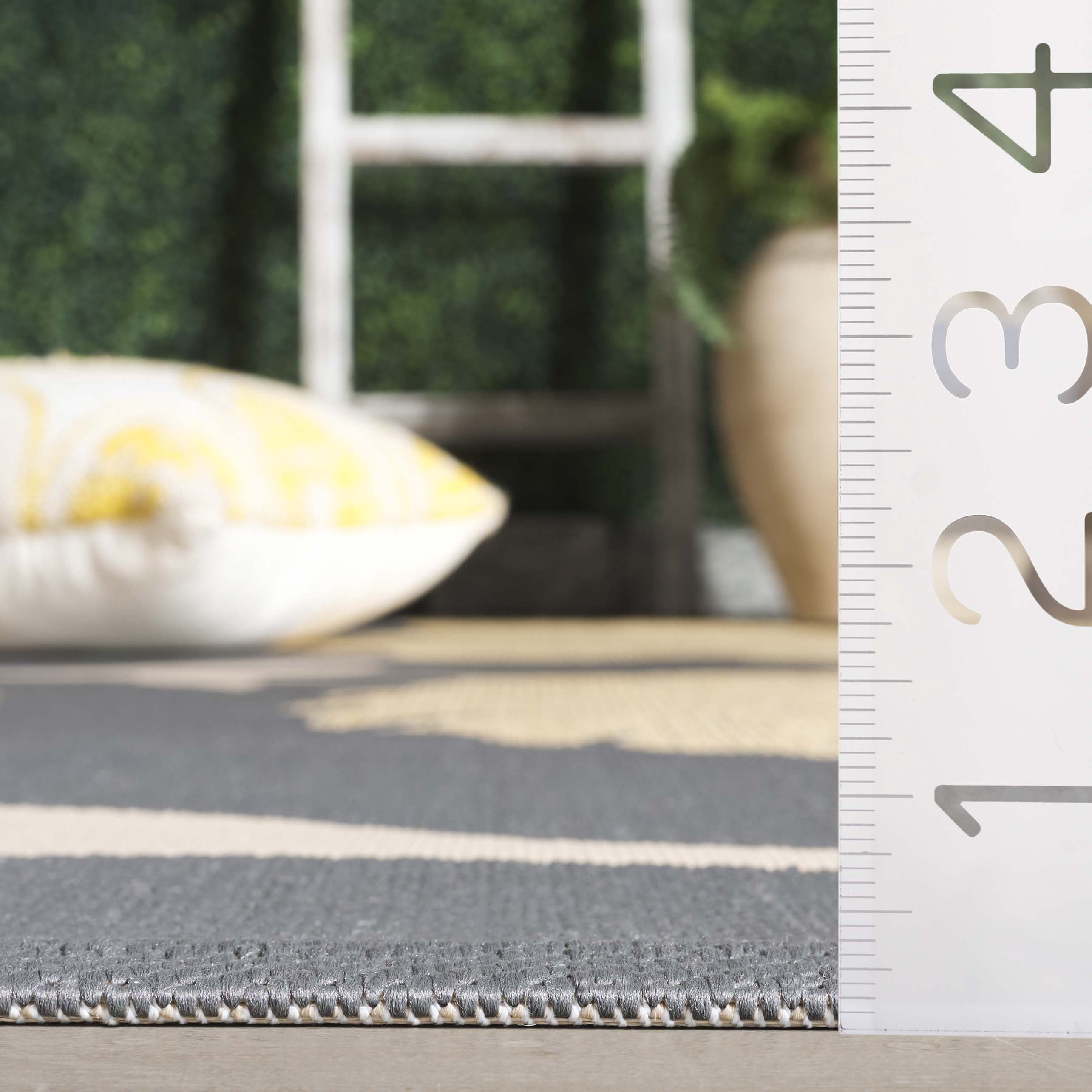 Safavieh Courtyard Tyson Floral Indoor/Outdoor Area Rug, Anthracite/Beige, 8' x 10'