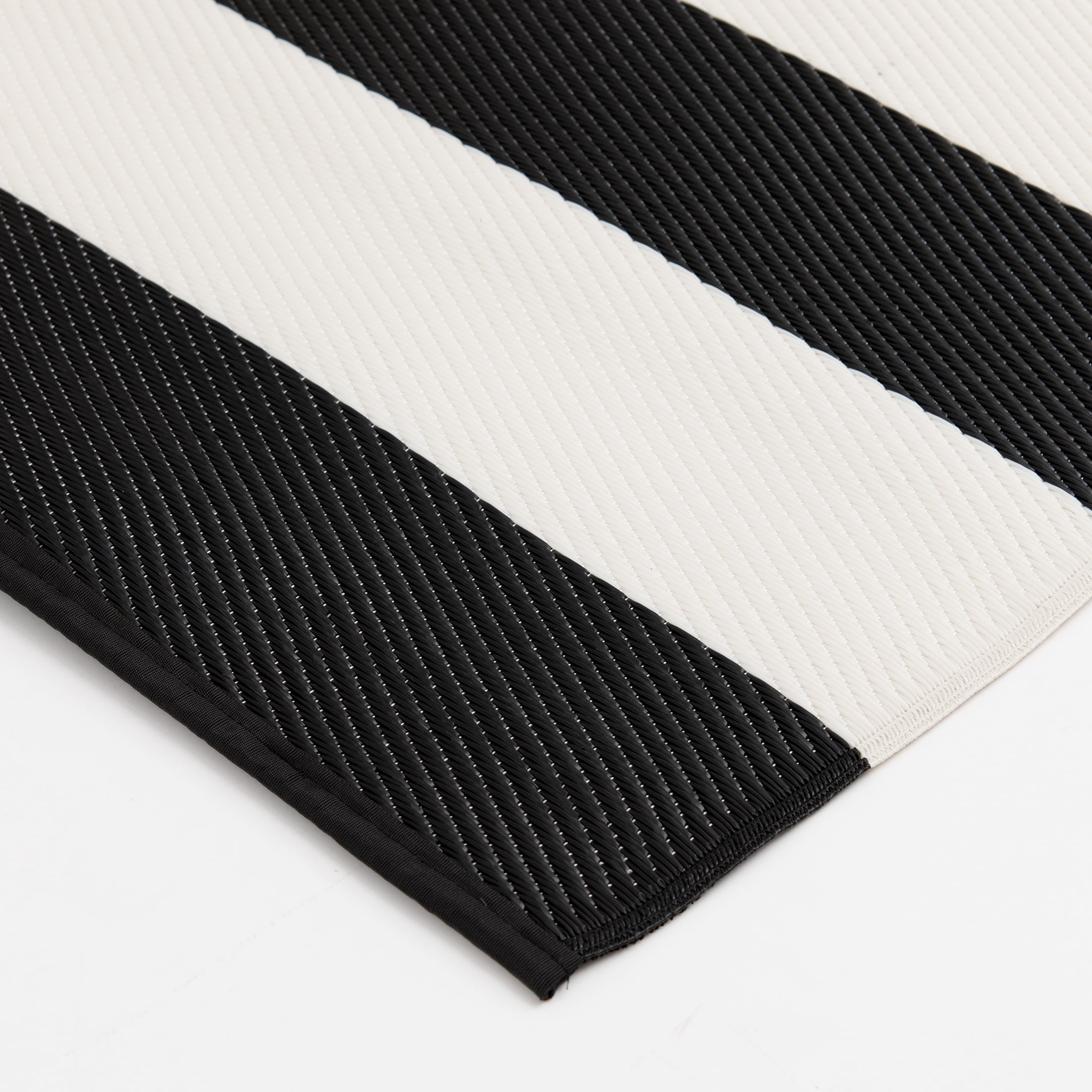 Mainstays 5'X7' Black and White Stripe Reversible Outdoor Plastic Rug