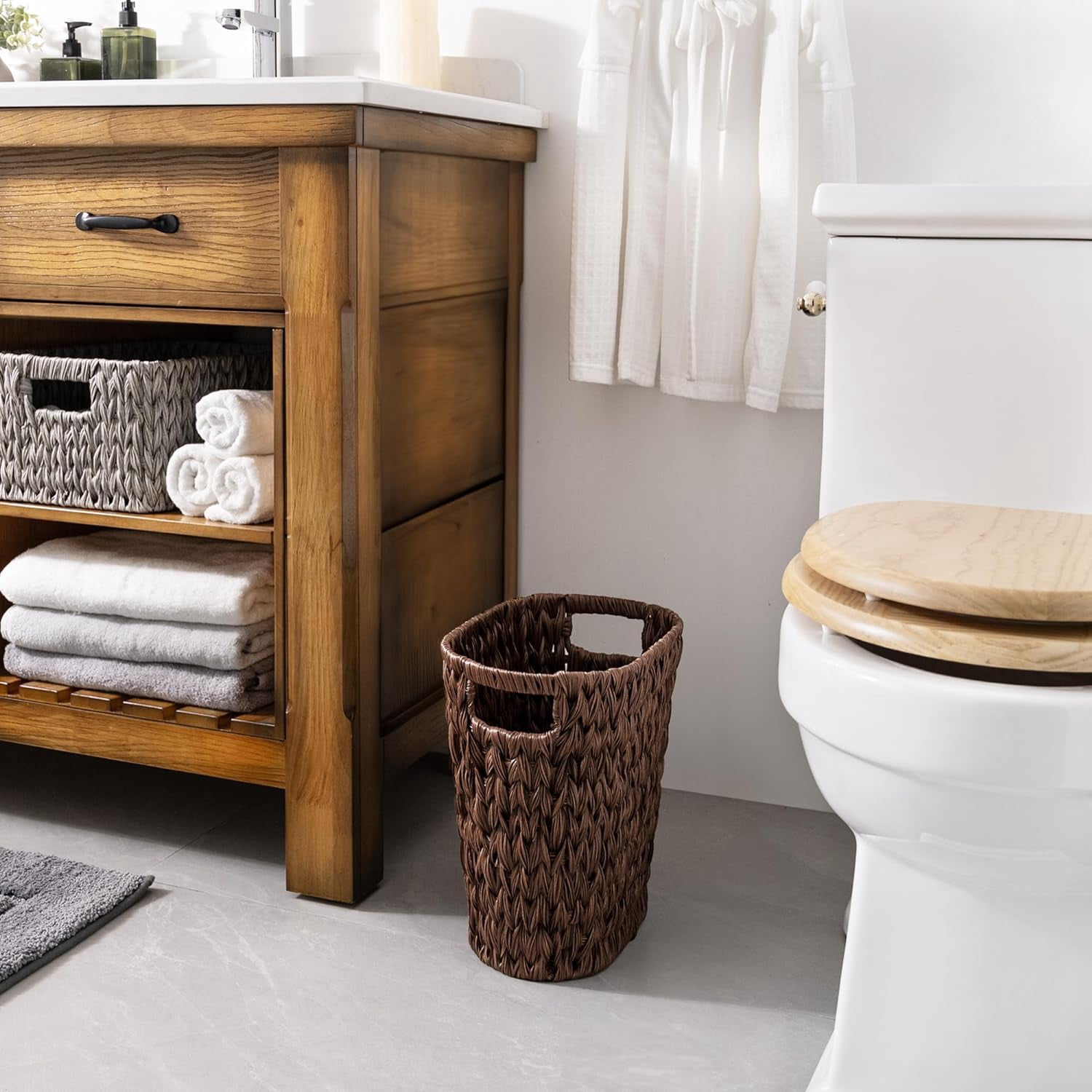 GRANNY SAYS Wicker Trash Can, Waterproof Bathroom Waste Basket, Handwoven Decorative Garbage Can, 19 Liters,/5 Gallons, Brown