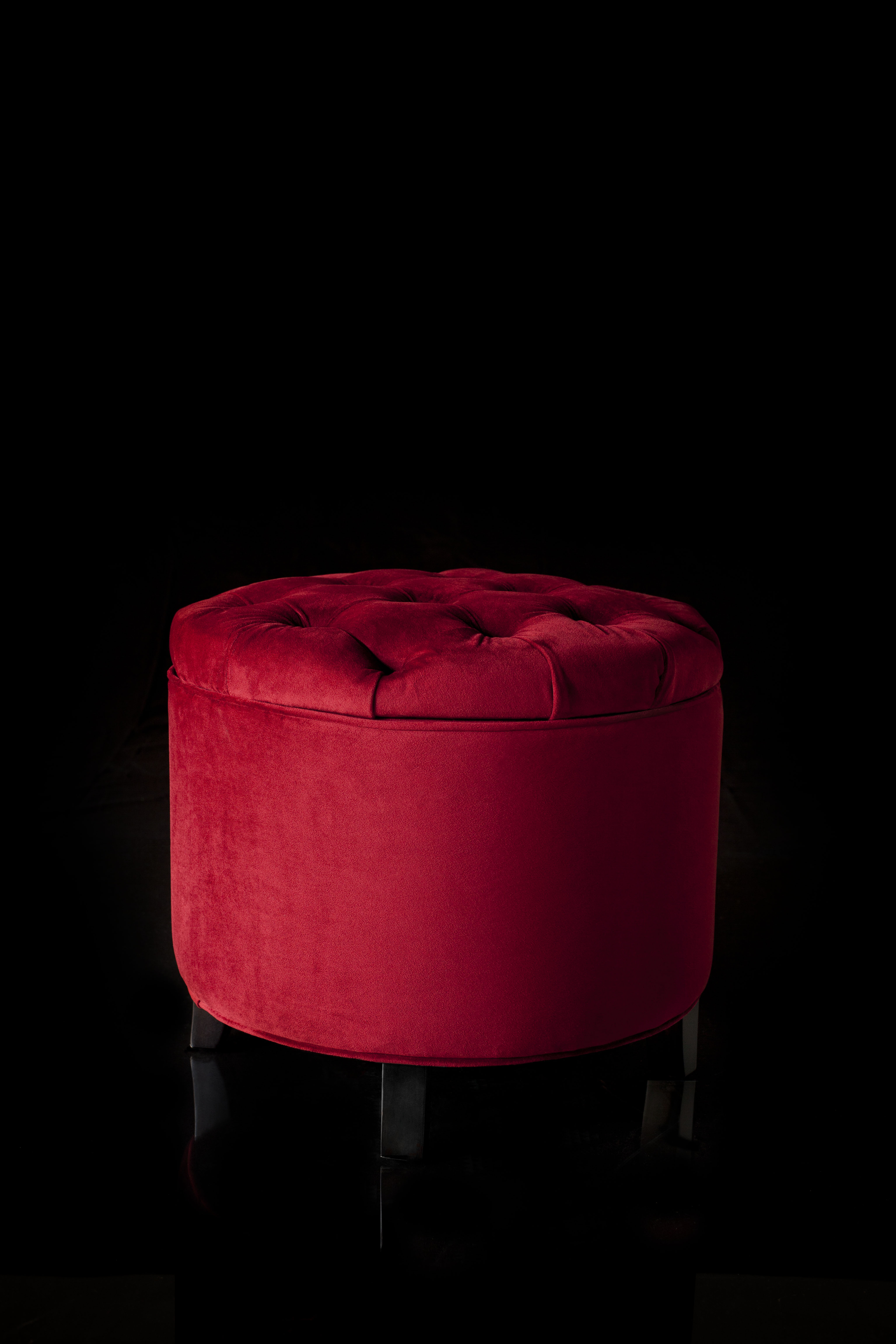 SAFAVIEH Amelia Contemporary Glam Tufted Storage Ottoman, Red Velvet