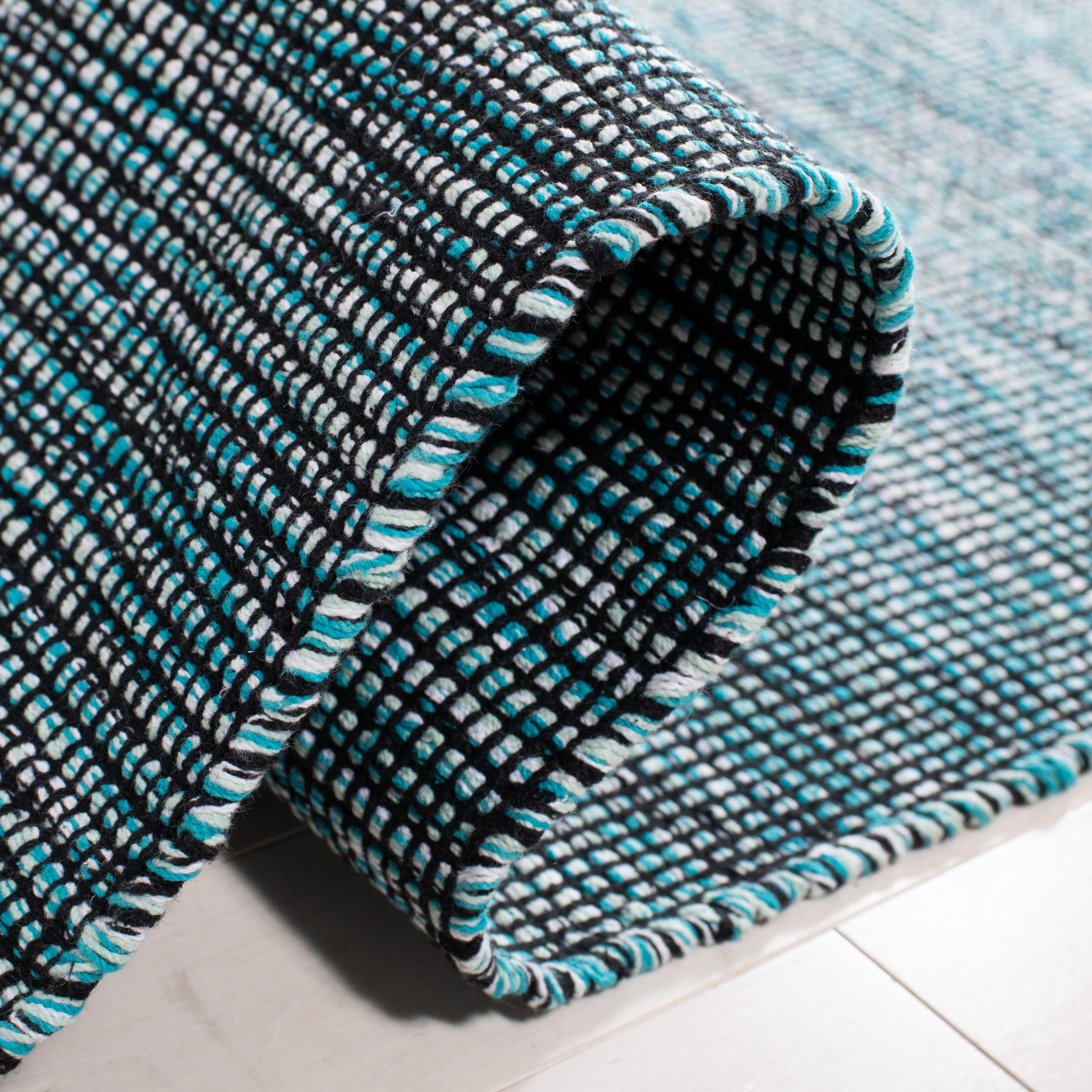 SAFAVIEH Montauk Kelsey Distressed Cotton Area Rug, Turquoise/Black, 3' x 5'