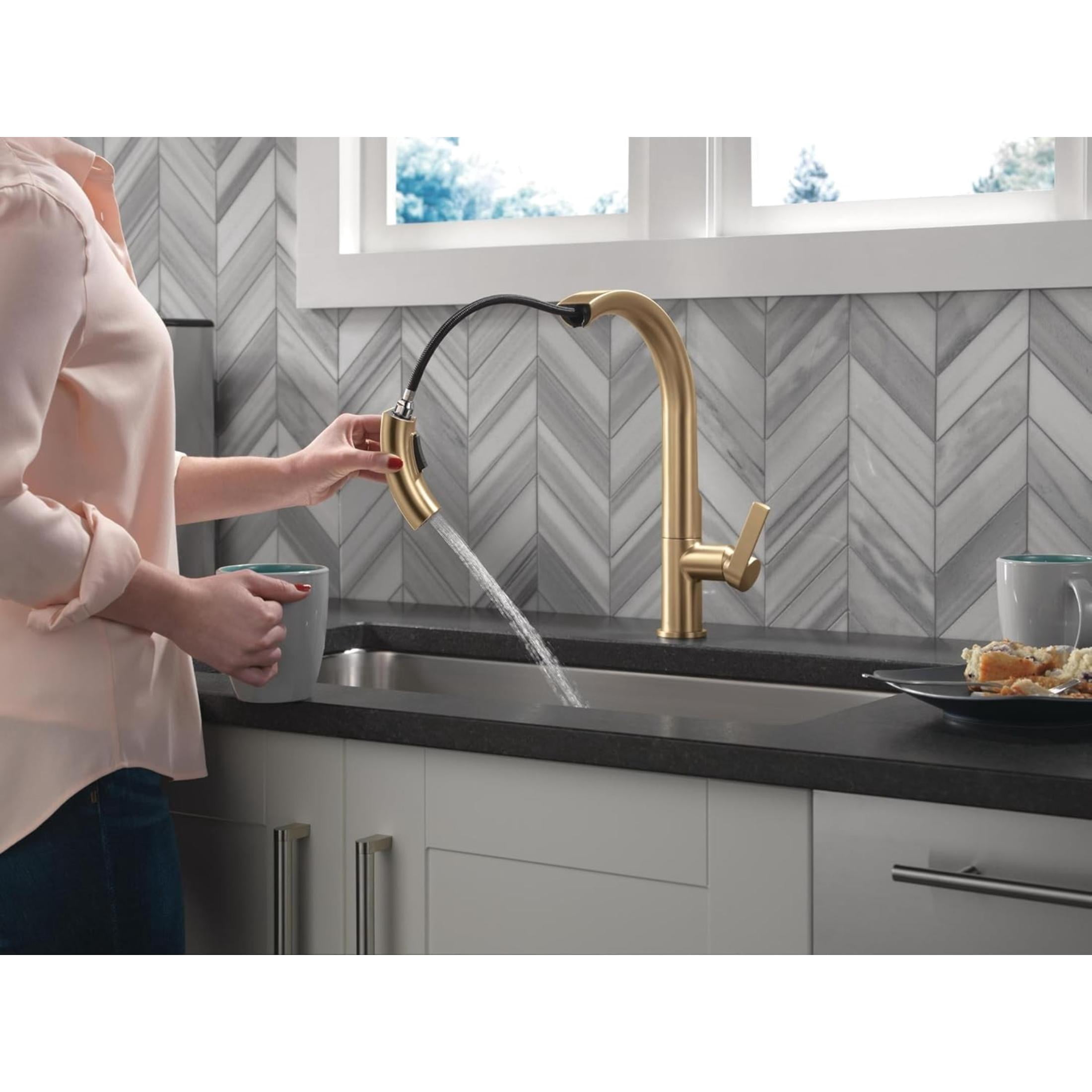 Delta Keele Brushed Gold Kitchen Faucet with Pull Down Sprayer, Modern Brushed Gold Single Hole Kitchen Sink Faucet, Single Handle, Champagne Bronze