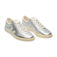 thumbnail image 3 of Tenis Veja para mujer color plateado con logo blanco, agujetas blancas y suela de goma, 3 of 4