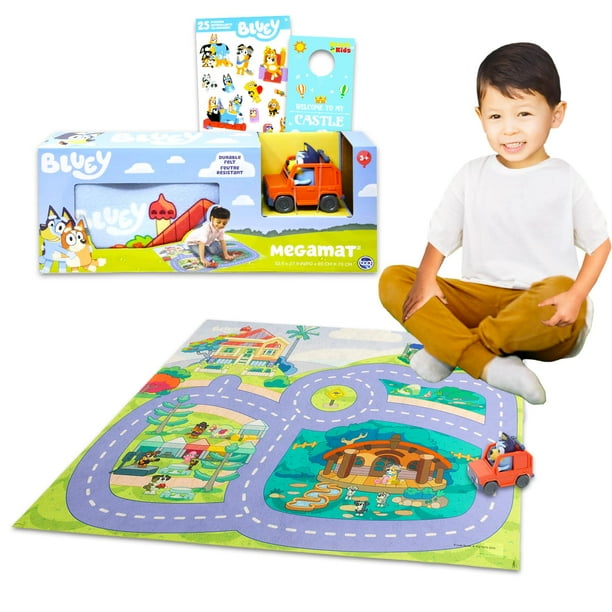 Bluey Play Mat con juego de coche para niños – Paquete con tapetes de juego Bluey con pegatinas Bluey para vehículo, colgador de puerta | Juegos de actividades Bluey para niñas y niños