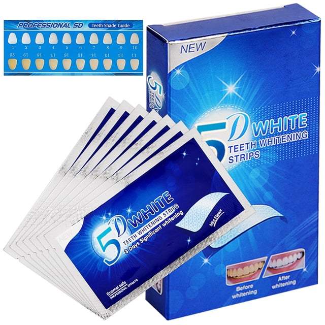 muyoka tiras blanqueadoras de dientes de 5d, caja azul con 14 sobres individuales de tiras blanqueadoras alineados en primer plano, vista frontal en ángulo; embalaje con texto '5D WHITE', gráficos de destellos, guía de tonos dentales y mini imágenes de antes y después que muestran eliminación de manchas; a menudo usado para preparar la sonrisa antes de eventos sociales.
