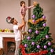thumbnail image 5 of Juego de 2 Adornos Navideños para Árbol de Navidad | Bolas de Plástico con Textura Ondulada de 8 X 8 X 8 Cm | Colores Azul Cielo, Dorado, Rojo, Marrón y Morado | Incluye Cuerdas para Colgar., 5 of 6