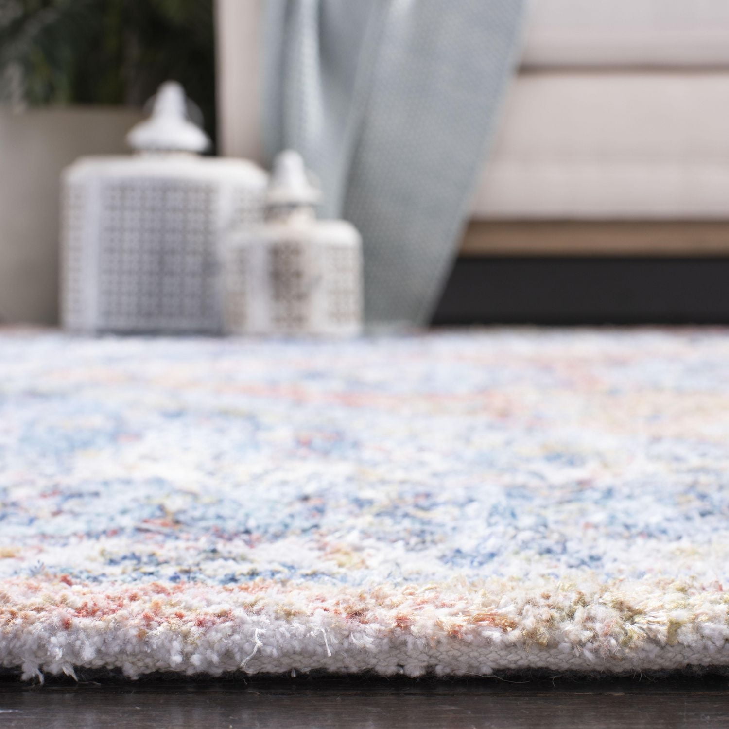 Safavieh Saffron Ethelbert Distressed Area Rug