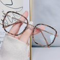 thumbnail image 4 of Gafas de bloqueo de luz azul, lindas gafas antifatiga para los ojos, gafas con montura a la moda para leer y jugar en la computadora, 4 of 5