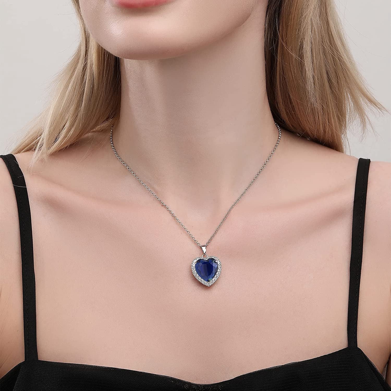 Titanic Heart of the Ocean Necklace 