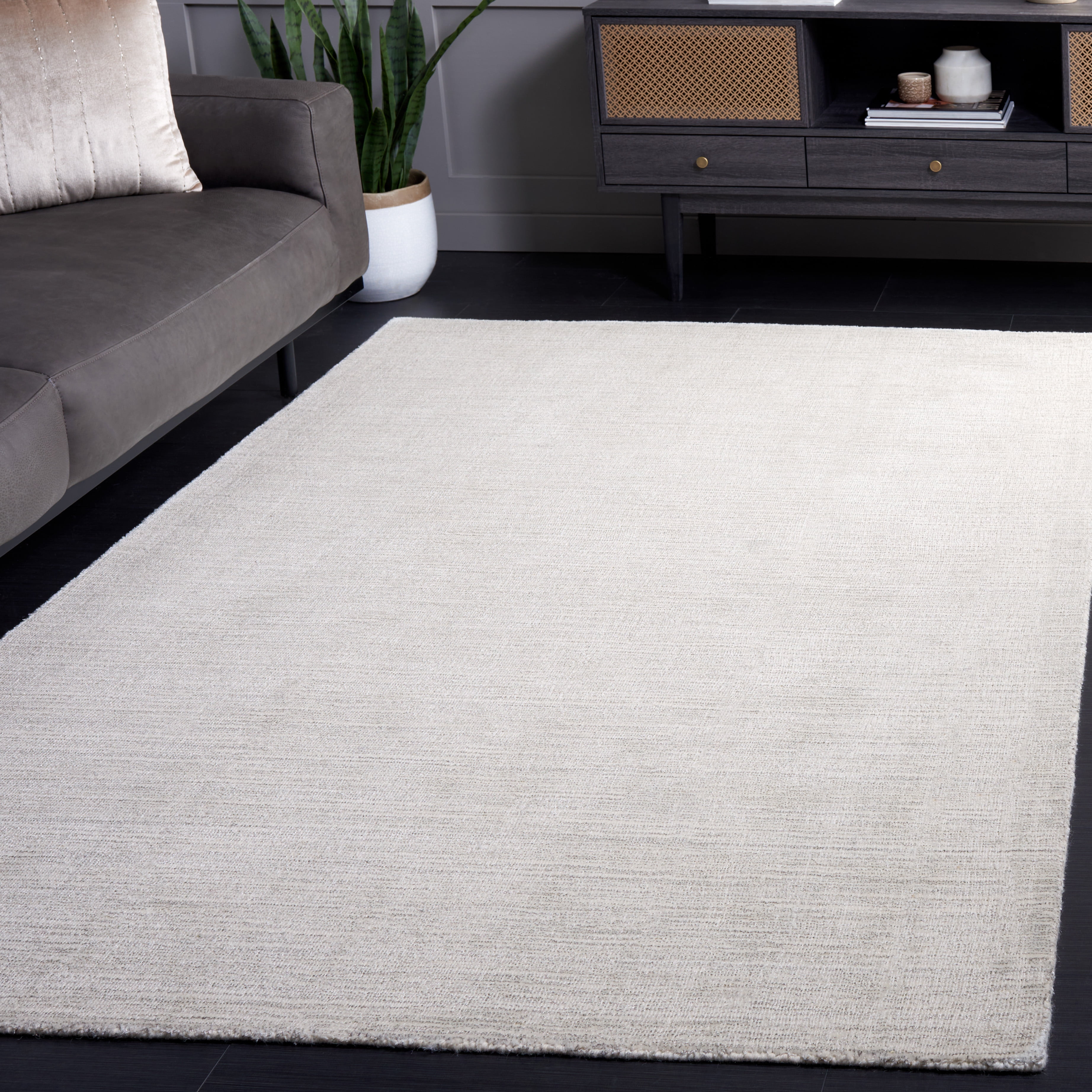 SAFAVIEH Mirage Romayne Distressed Area Rug, Ivory, 4' x 6'