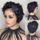 thumbnail image 1 of Muyoka Peluca corta y rizada Peluca torcida Pelucas de cabello humano Peluca sintética para mujer Peluca de moda Cabello falso Talla única para juegos de rol Uso diario con red para el cabello Negro Muyoka Hogar, 1 of 1