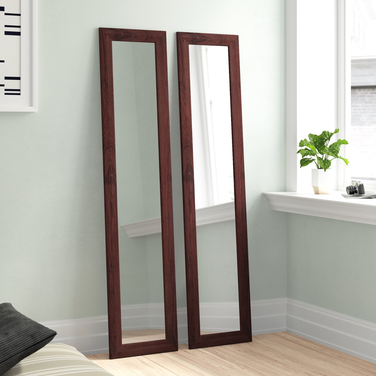 Oswaldo Slim Full Length Mirror, Frame Design Classic, Hangs vertical