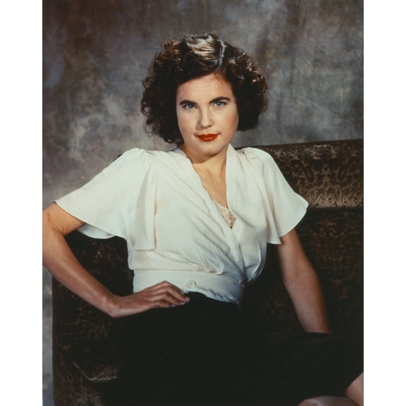 Elizabeth McGovern in White Portrait Photo Print (8 x 10)