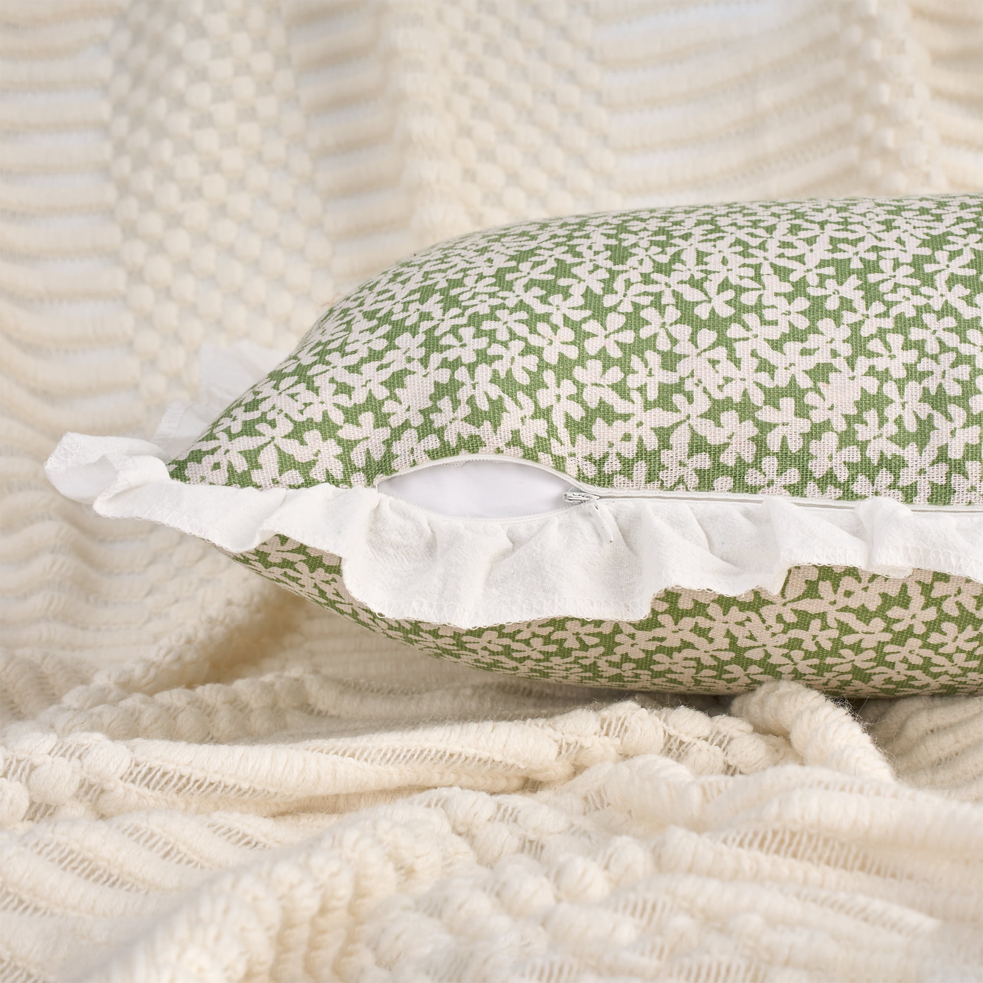 Unique Bargains Set of 2 Leaf Print Pillow Covers with Ruffled Trim Green 20" x 12"