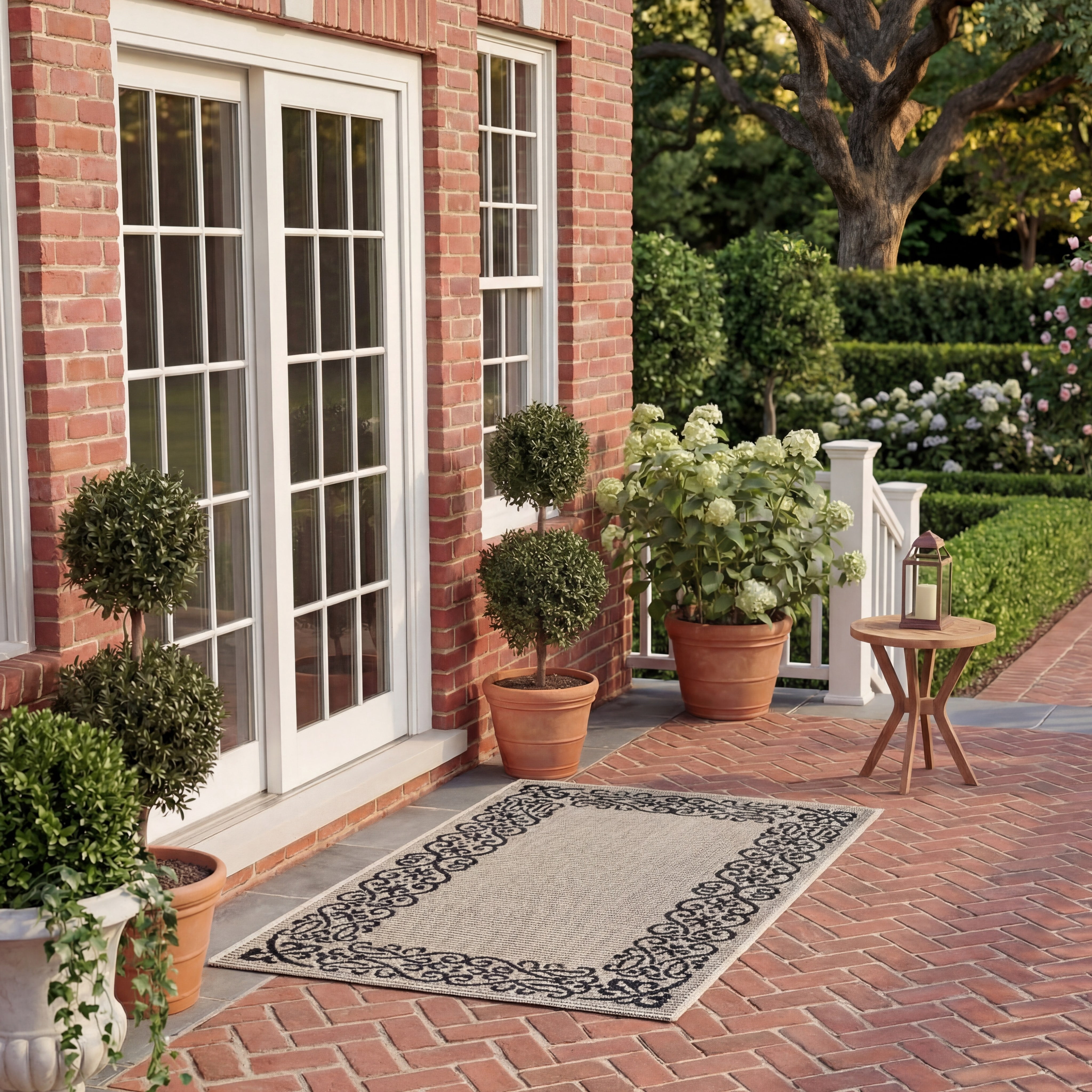 Safavieh Courtyard Ellie Oriental Indoor/Outdoor Area Rug, Sand/Black, 4' x 5'7"