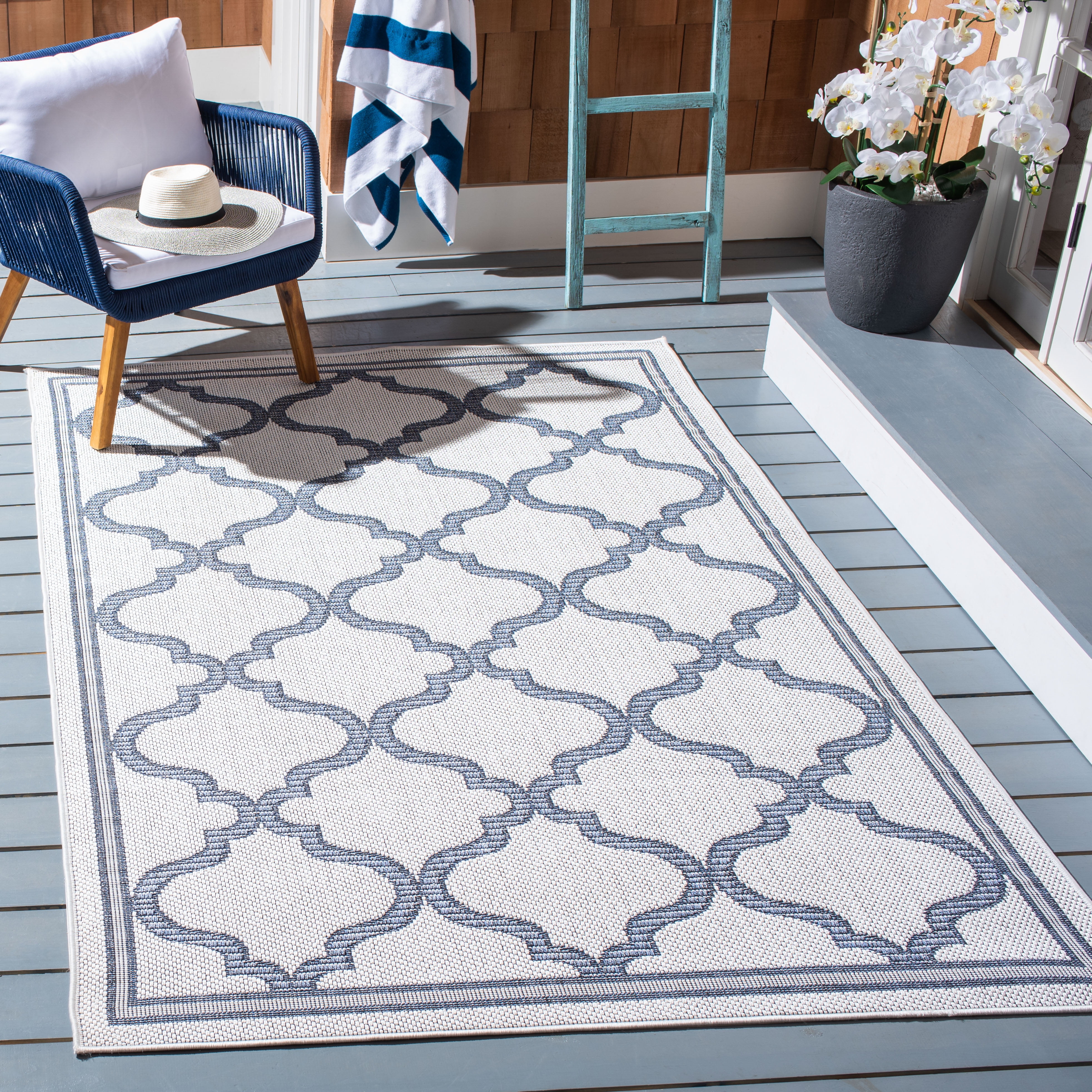 Safavieh Bermuda Geometric Border Quatrefoil Power Loomed Outdoor Rugs, 4' x 6', Stain Resistant