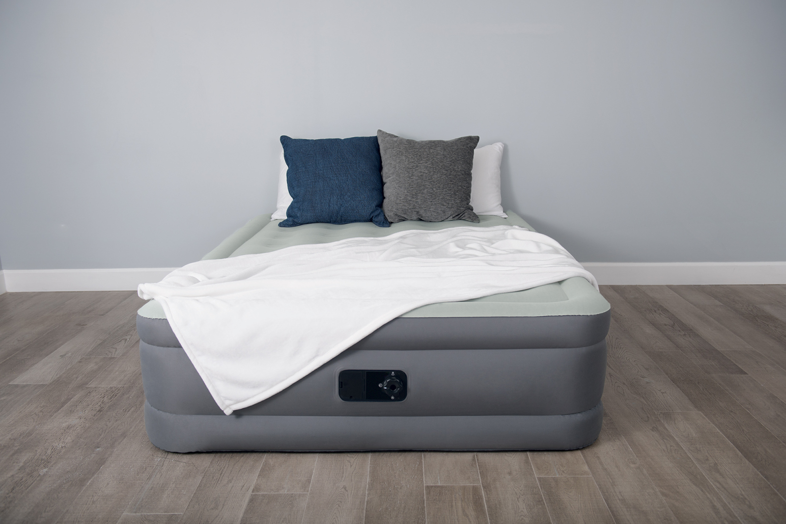 Bestway Airbed with Built-In Electric Pump - image 3 of 3