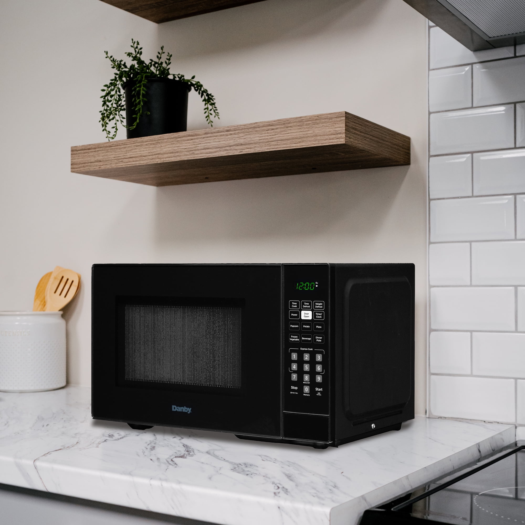 Danby 0.9 cu. ft. Countertop Microwave in Black (DBMW0921BBB)