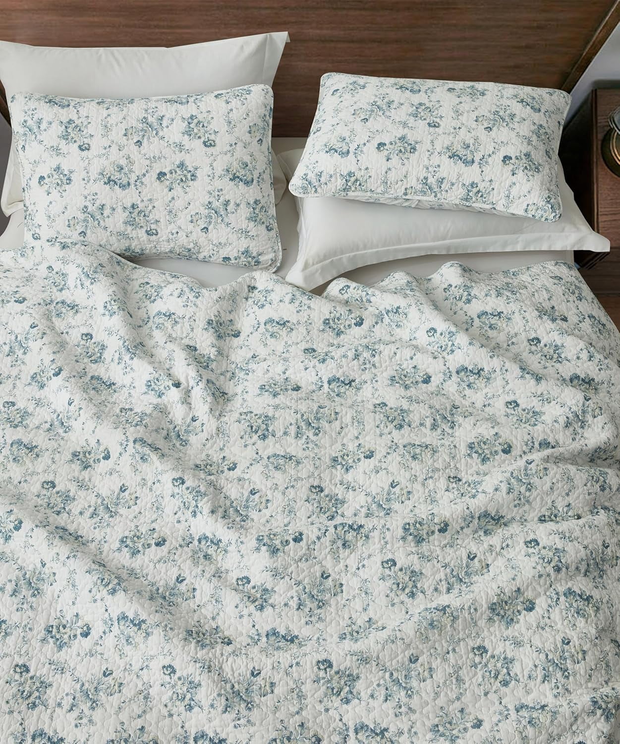 Chezmoi Collection Gigi 3-Piece Printed Floral Cotton Quilt Set Oversized King Size, Elegant Blue Ivory White Floral Flower, Stone Washed Cotton Breathable Lightweight Bedspread Set