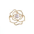 thumbnail image 1 of Broche con forma de flor de camelia dorada con centro de perla, 1 of 2
