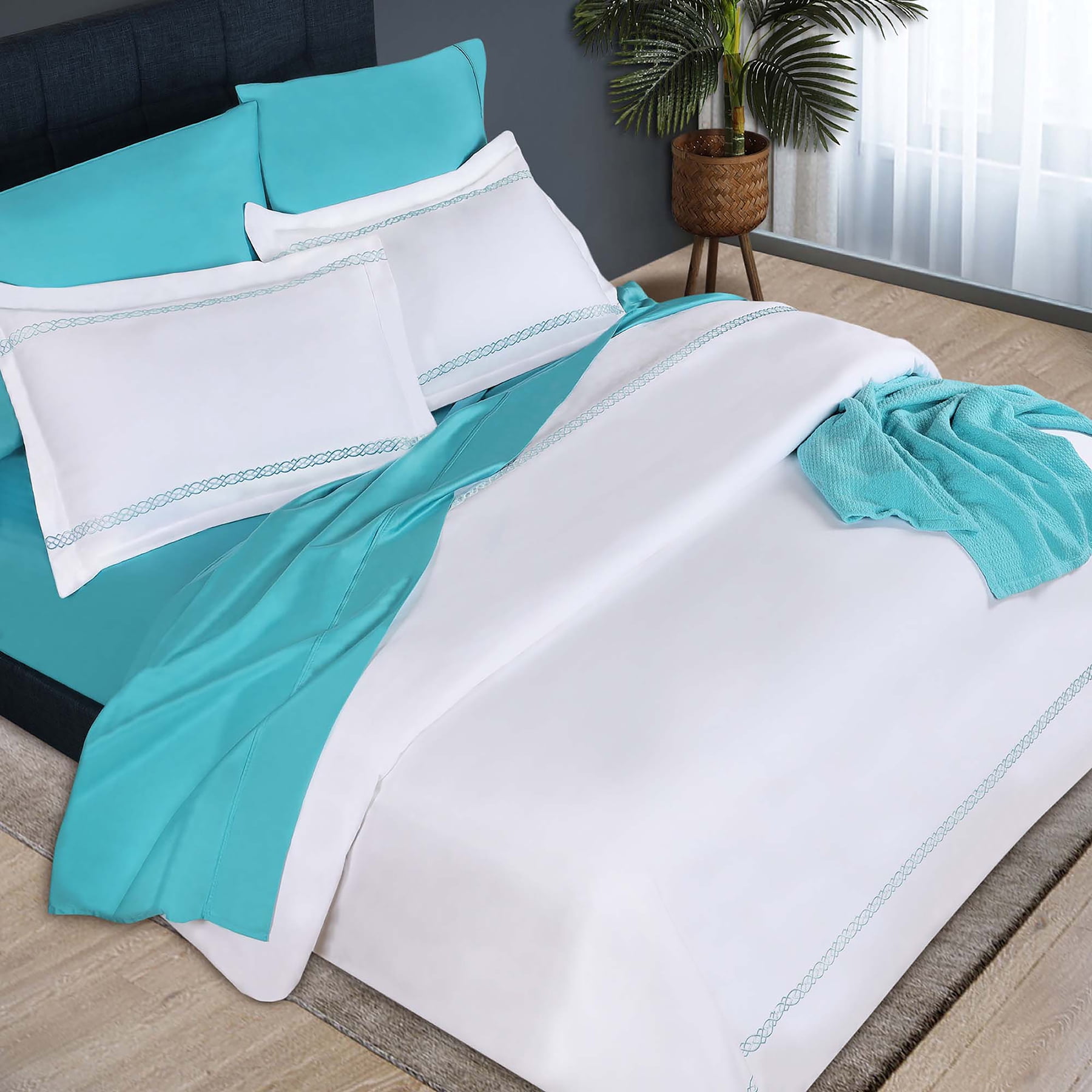Superior Egyptian Cotton Embroidered Duvet Cover Set, King/ Cal King, Blue