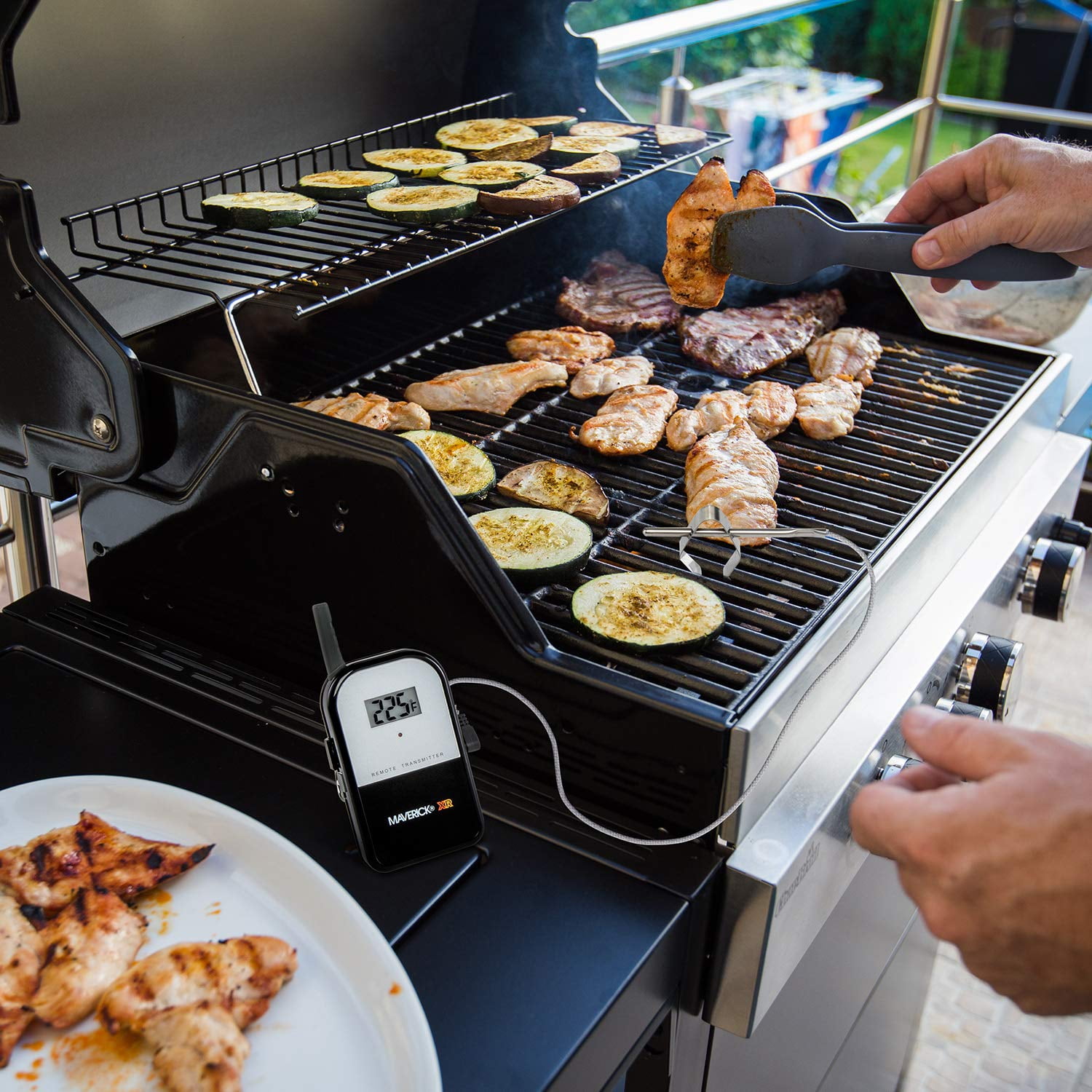 Maverick Remote Extended Range Thermometer with New Insta-SYNC Technology – Wireless BBQ Meat Thermometer for Remote Monitoring Up to 500 Ft – Receiver, Transmitter & Food Probe for Grill, Oven or S