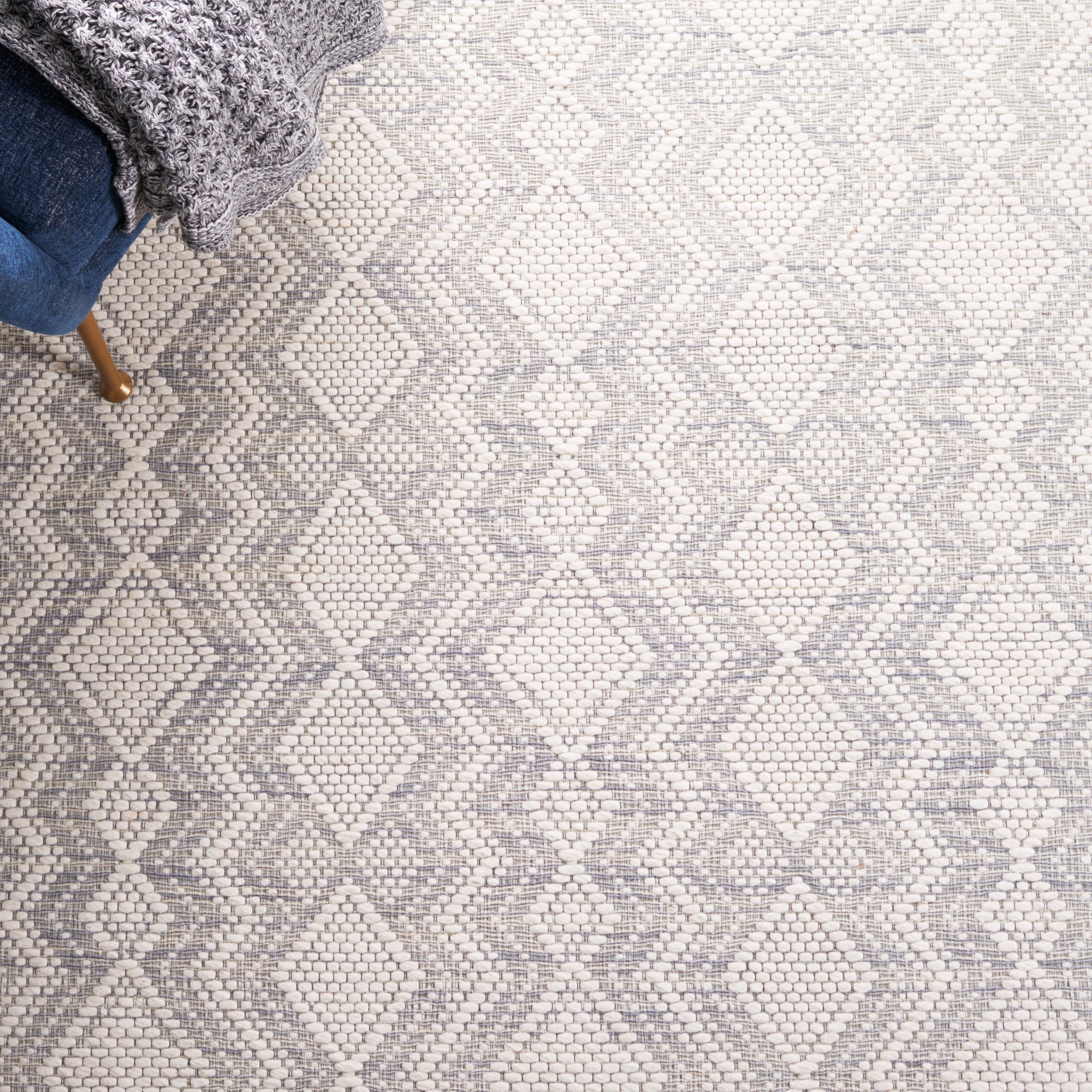 SAFAVIEH Marbella Britton Bordered Area Rug, Ivory/Grey, 6' x 9'