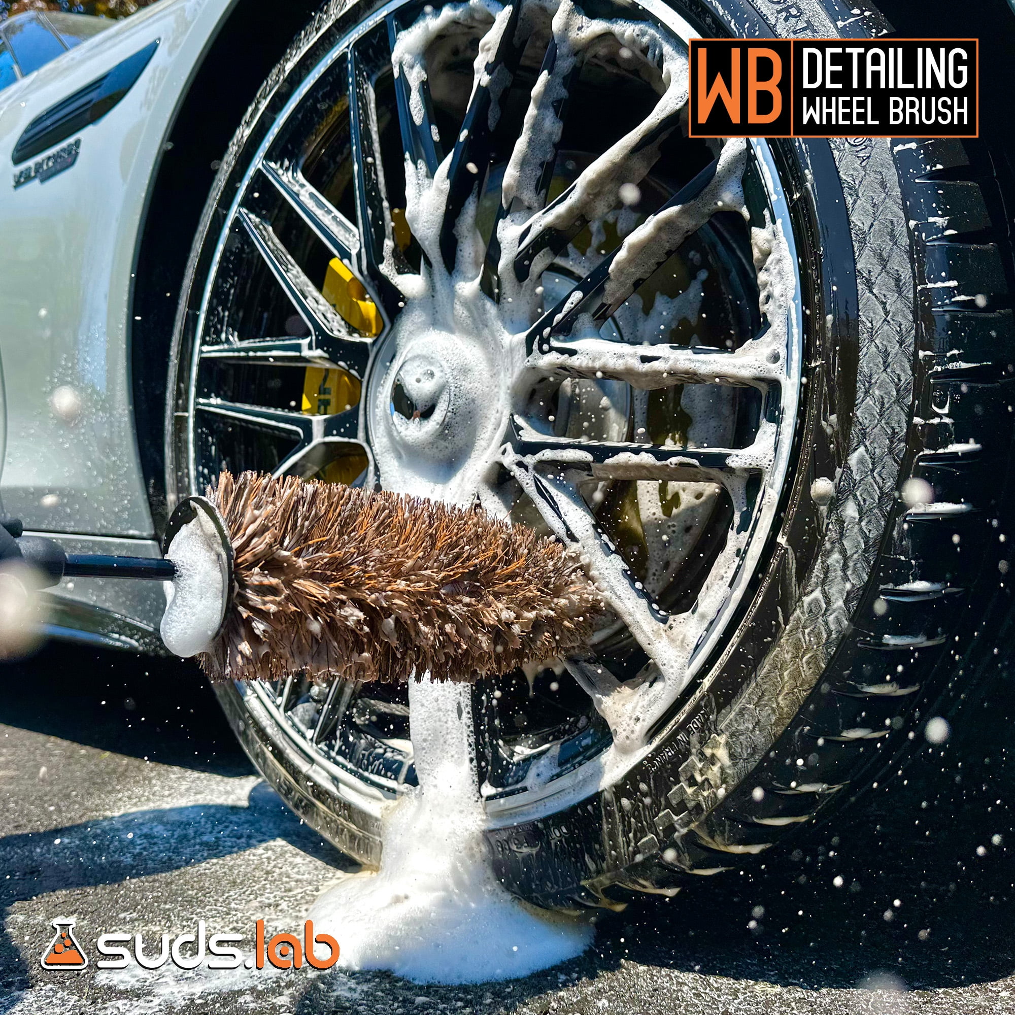 Large Microfiber Wheel Brush For SUVs & Trucks - Soft Non-Metallic Rim Cleaner Brush With Long Handle