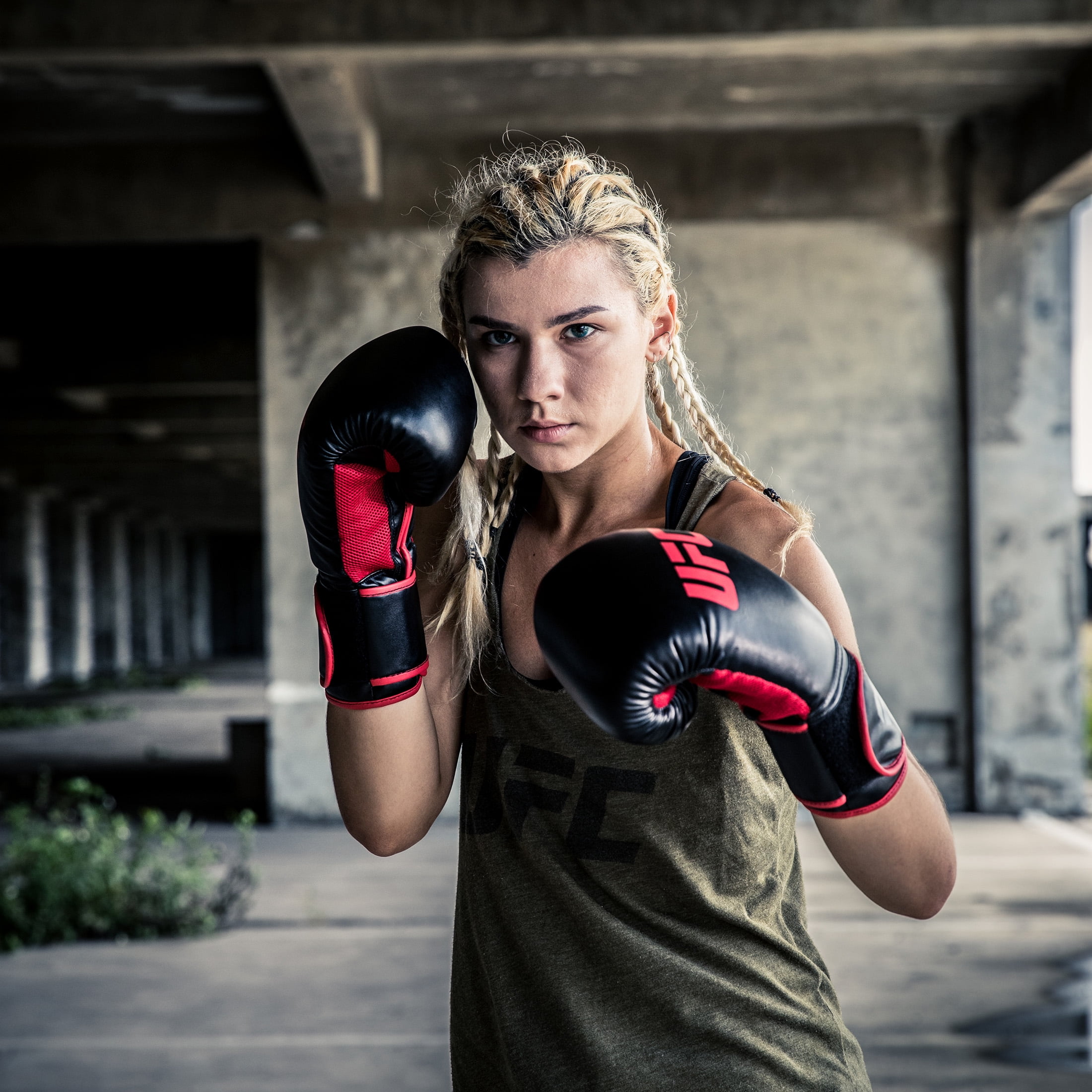 UFC Youth Vanquish Training Gloves - 10oz, Black - Beginner Level MMA & Boxing Gloves with Multi-Layer Foam Padding, 360 Strap, and Breathable VaporVent Mesh Palm
