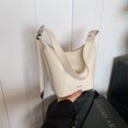 thumbnail image 3 of Bolso de diseño nicho de cuero encerado retro de alta calidad para mujer, nuevo estilo 2025, moderno bolso de mensajero combinable, bolso de un solo hombro debajo del brazo, 3 of 4