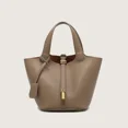 thumbnail image 4 of Bolso de mano de cuero suave con patrón de lichi para mujer, de gran capacidad cesta de comestibles, estilo europeo y americano, 4 of 5