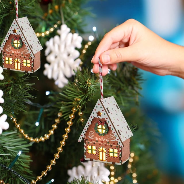 Fiudx Colgante Navideño de Madera, Diseño de Casita Iluminada, Efecto Brillante, Decoración para Árbol, Multifuncional para Oficinas y Tiendas, Regalo Festivo, Tamaño 7 X 7 X 4 Cm.