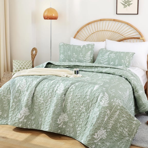 Queen Size Quilt Set 3 Pieces, Floral Botanical Print Reversible Bedding, Ultra Soft Microfiber Comforter with 2 Pillowcases, Sage Green