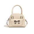 thumbnail image 1 of Versión coreana de un bolso de hombro de alta gama con lazo de moda simple para mujer, nuevo bolso bandolera tipo sillín de nicho 2025, 1 of 4