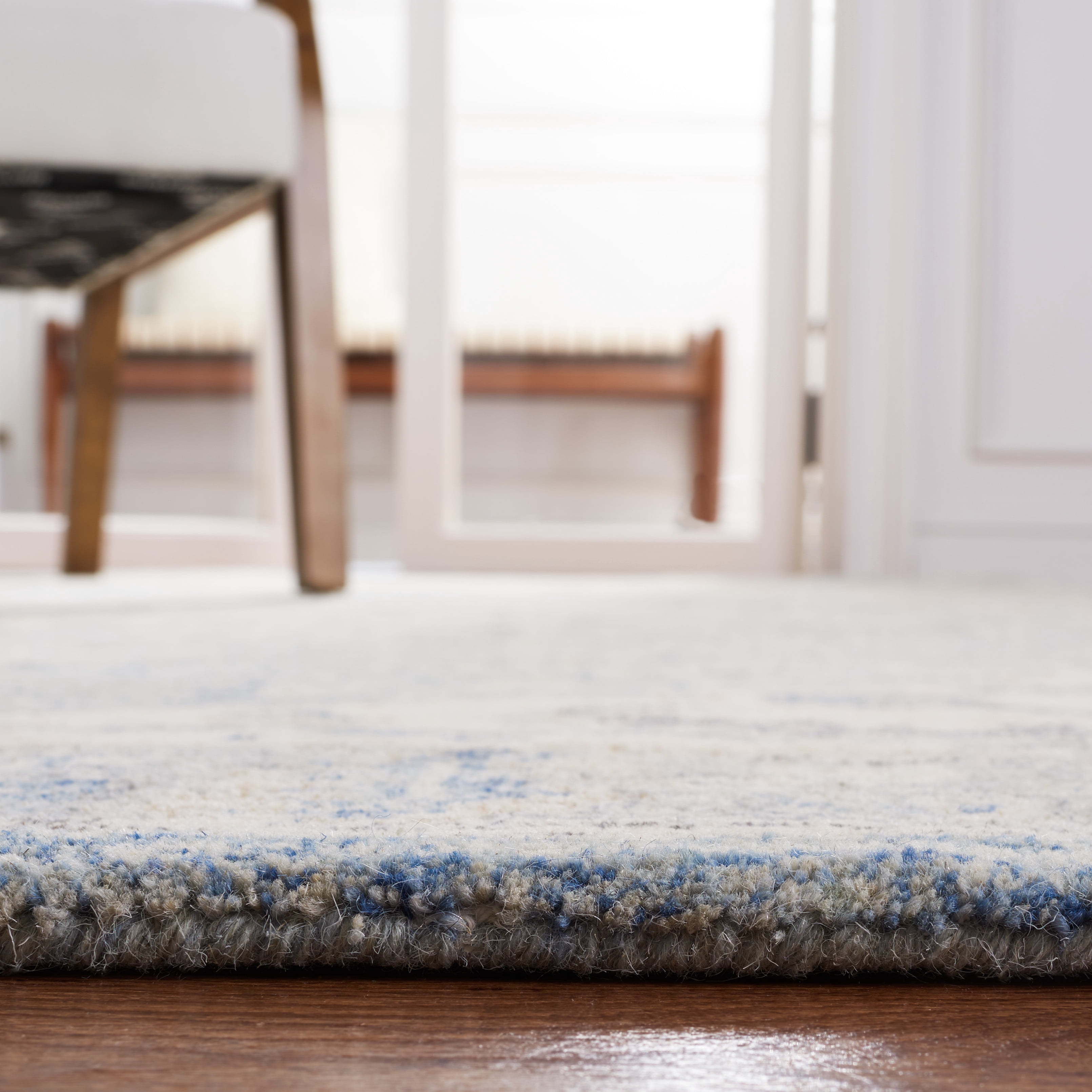 SAFAVIEH Metro Marion Medallion Area Rug, Light Grey/Ivory, 6' x 9'